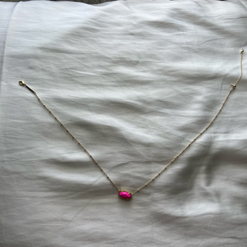 NEVER WORN !! KENDRA SCOTT Elisa Gold Pendant Necklace in Azalea Illusion